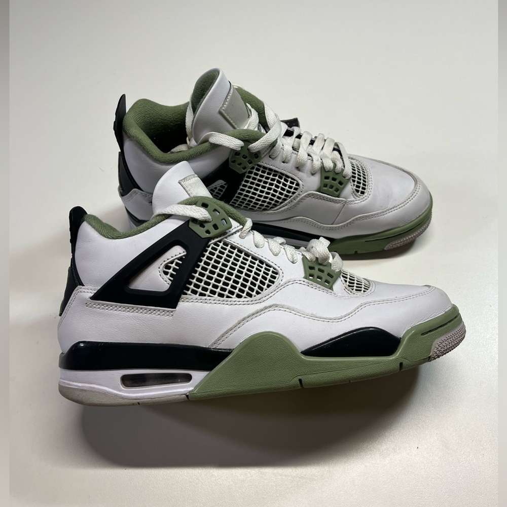 Jordan Air 4 Shoes Seafoam Green, Black, White Women’s Size 10 Great Condition